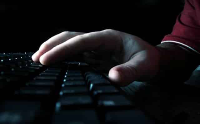 kiber_prestuplenie_haker_internet_virus_